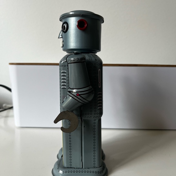 Vintage Tin Robot R-35 Wind Up Tin Toy - Picture 4 of 6